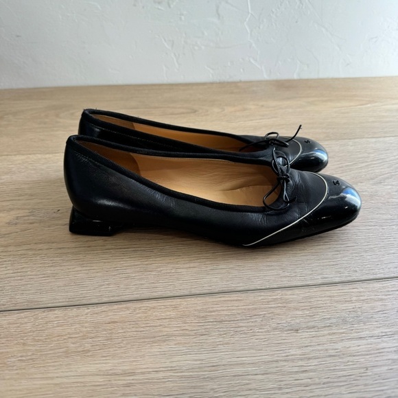 Vintage Chanel Leather Black Flats Shoes Pumps Size 37.5 - Picture 2 of 6